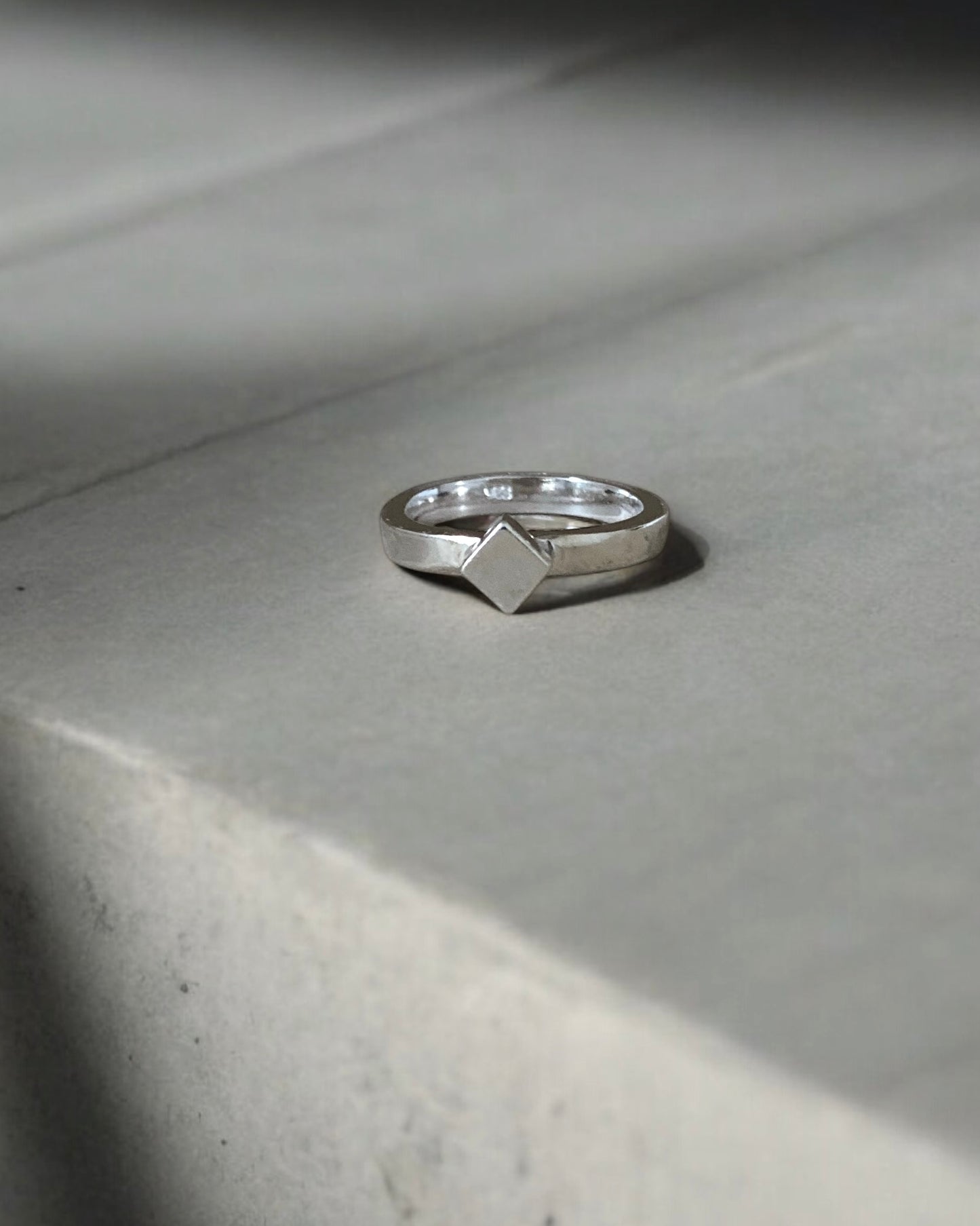 Smooth Rhombus Ring